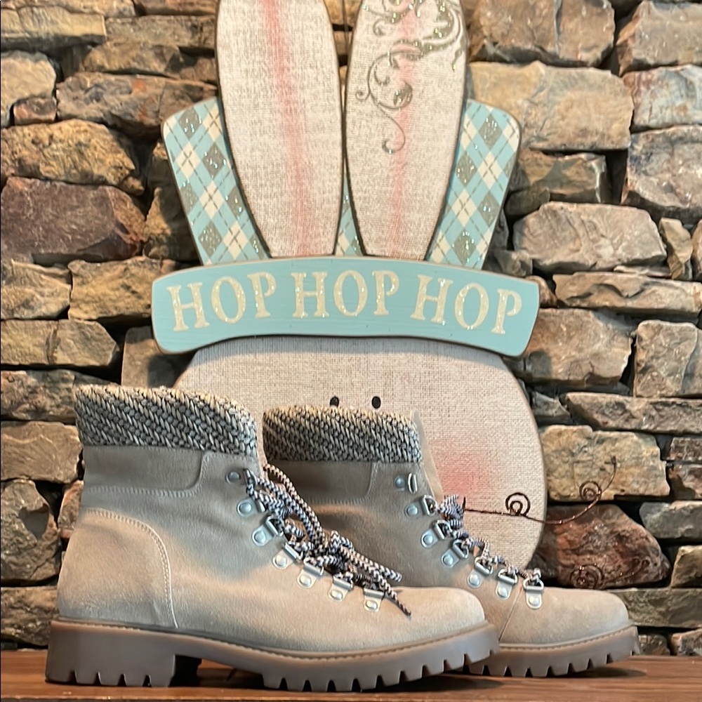 Cleo and Wolf Women’s Fashion Hiker Boots - Soft Toe